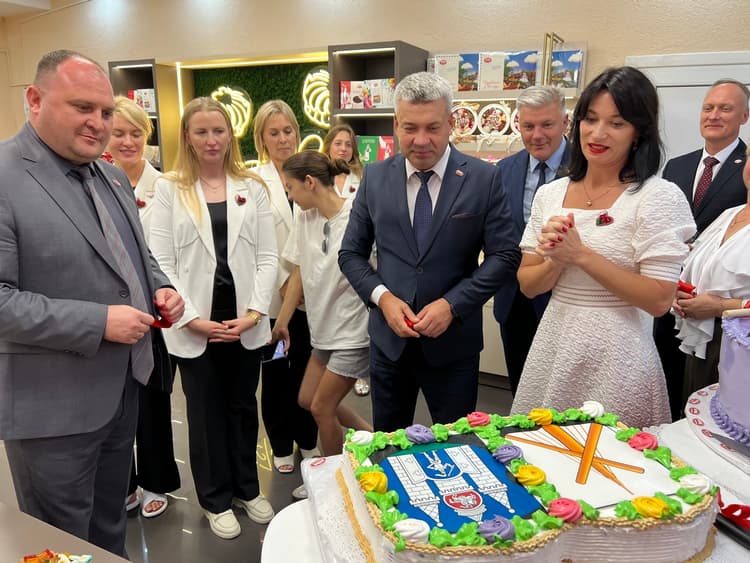 Для удобства и радости могилевчан! После ремонта на улице Крыленко открылся фирменный магазин «Красный пищевик»