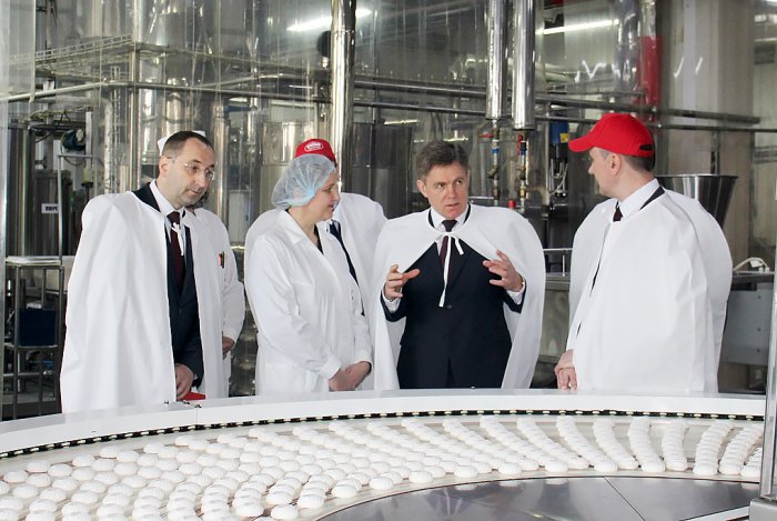 Вице-премьер Беларуси Игорь Петришенко побывал на фабрике "Красный пищевик"