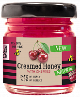 Cream-honey with strawberries